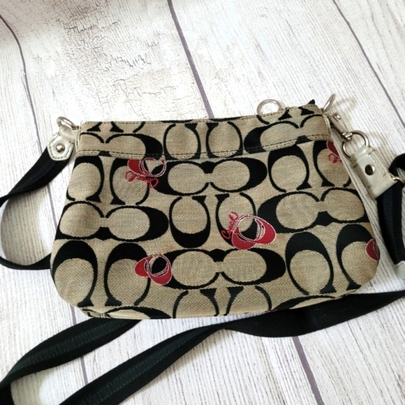 Coach Poppy Crossbody Signature C Canvas Bag W Hearts - Picture 3 of 10